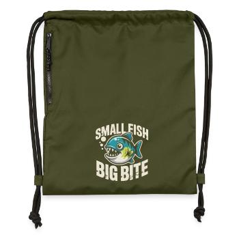 Small fish, big bite | Piranha Humor - Gymsac made from recycled material - military green - Front
