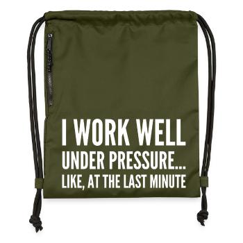 Ich arbeite gut unter Druck Wie in letzter Minute - Turnbeutel aus Recycling-Material - military Green - Vorne