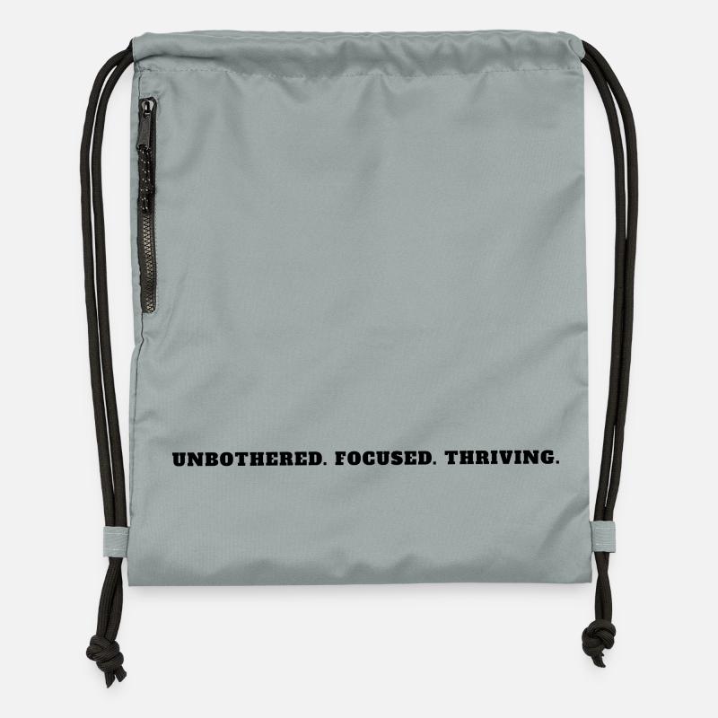 Unbothered Focused Thriving Bold Mindset Tee - Turnbeutel aus Recycling-Material - Steingrau mineral wash