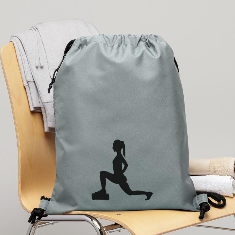 Mädchen oder Dame, die Schritte oder Aerobic macht Turnbeutel aus Recycling-Material