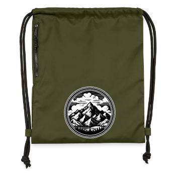Hohe Berge im Hintergrund, umgeben von Wolken - Turnbeutel aus Recycling-Material - military Green - Vorne