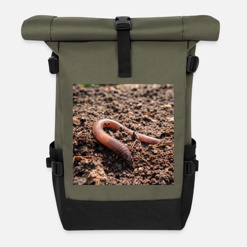 Earthworms in soil - Roll Top Backpack - olive/black