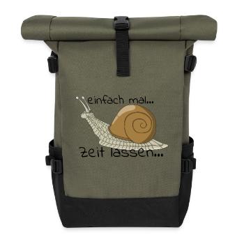 Schnecke "einfach mal Zeit lassen..." - Rolltop Rucksack - Olive/Schwarz - Vorne