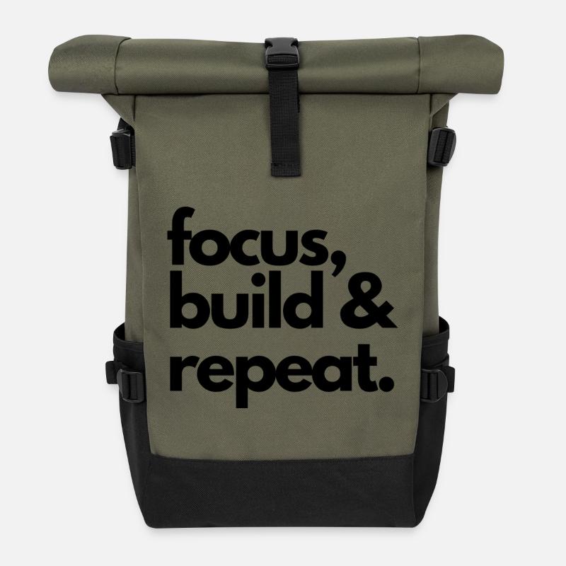 Focus • Build • Repeat – Design für Macher - Rolltop Rucksack - Olive/Schwarz