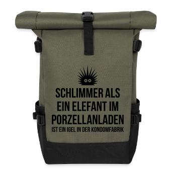 Elefant im Porzellanladen Igel in Kondomfabrik - Rolltop Rucksack - Olive/Schwarz - Vorne