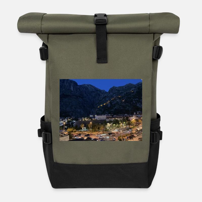 Abendstimmung in Bergdorf - Rolltop Rucksack - Olive/Schwarz
