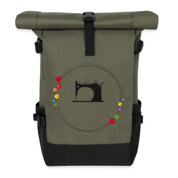 nostalgisch stilisierte Nähmaschine mit Knöpfe - Rolltop Rucksack - Olive/Schwarz - Vorne