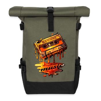 Schmelzende Oldschool Kassette Illustration  - Rolltop Rucksack - Olive/Schwarz - Vorne