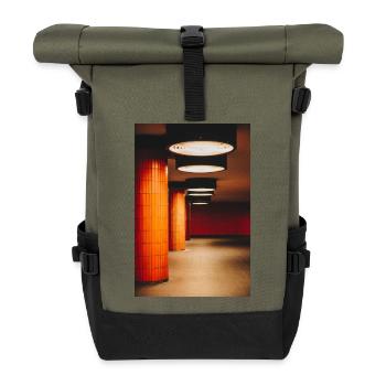 Tunnel orange avec des boules de lumière - Sac à dos roll top - olive/noir - Devant