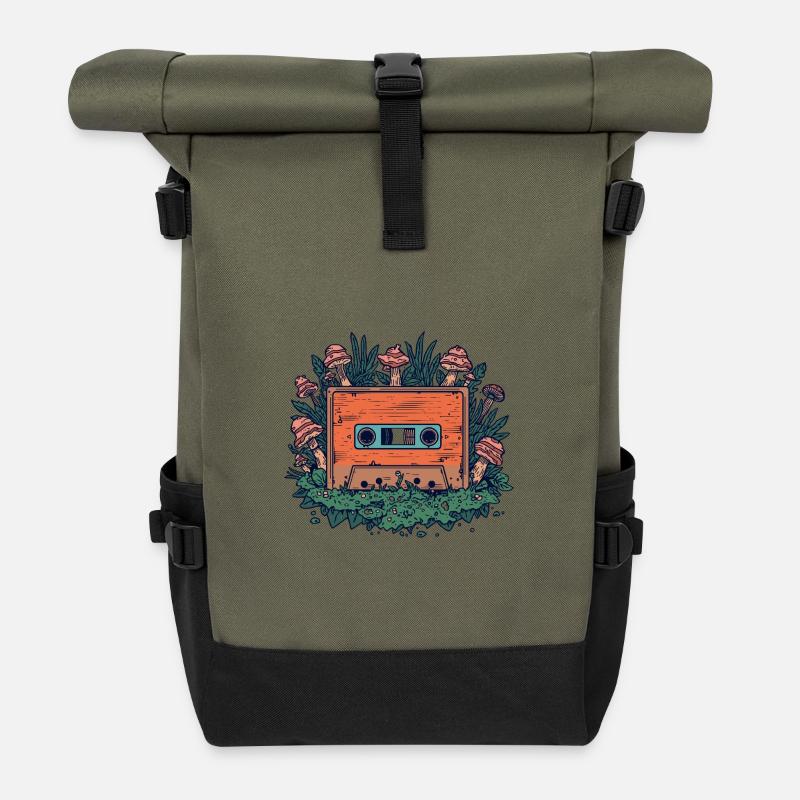 Retro-Kassette und Waldpilze - Rolltop Rucksack - Olive/Schwarz