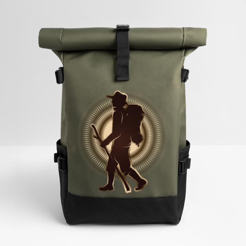 Pilger oder Wanderer mit Wanderstab & Rucksack Rolltop Rucksack