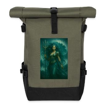 Göttin der Ozeane – Dreizack und Wellen - Rolltop Rucksack - Olive/Schwarz - Vorne