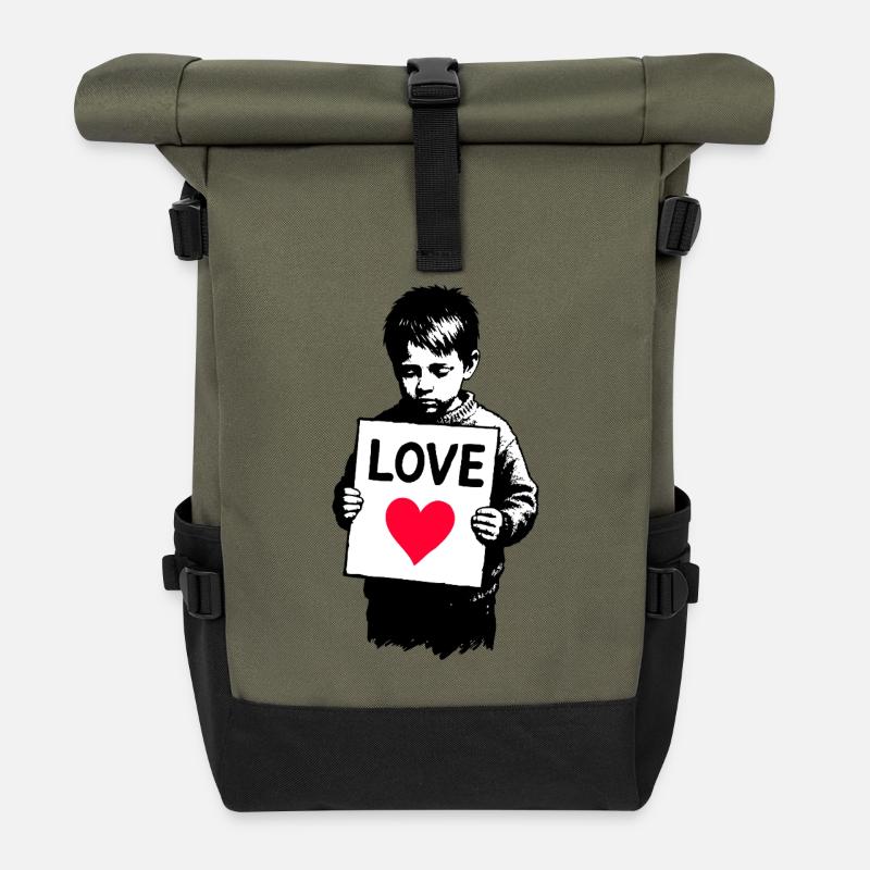 Junge mit LOVE Schild - Rolltop Rucksack - Olive/Schwarz