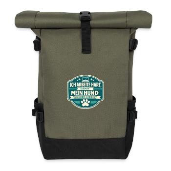 Ich arbeite hart für meinen Hund Badge - Rolltop Rucksack - Olive/Schwarz - Vorne