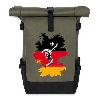 Action de football dynamique sur le drapeau allemand - Sac à dos roll top - olive/noir - Devant
