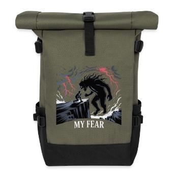 Illustration einer Begegnung im dunklen Wald - Rolltop Rucksack - Olive/Schwarz - Vorne