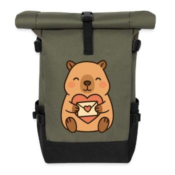 Capybara mit Liebesbrief – Süßes Valentinsmotiv - Rolltop Rucksack - Olive/Schwarz - Vorne