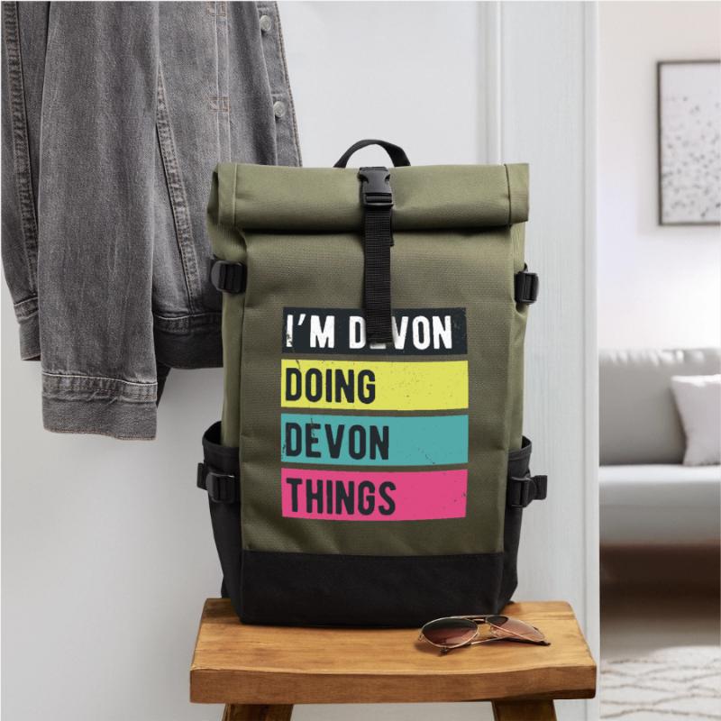 Ich bin Devon und mache Devon-Dinge in Retro-Farben Rolltop Rucksack