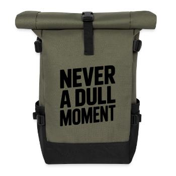 Niemals ein langweiliger Moment - Rolltop Rucksack - Olive/Schwarz - Vorne