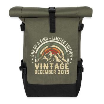 Dezember 2015 - Ausgezeichnet seit Dezember 2015 - Rolltop Rucksack - Olive/Schwarz - Vorne