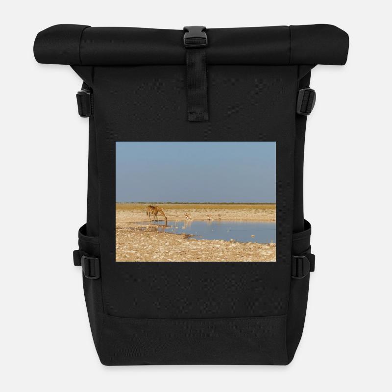 Giraffe und Landschaft im Etosha Nationalpark - Rolltop Rucksack - Schwarz