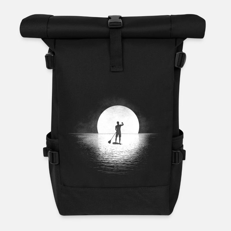 Stand Up Paddling Mann auf SUP Board - Rolltop Rucksack - Schwarz