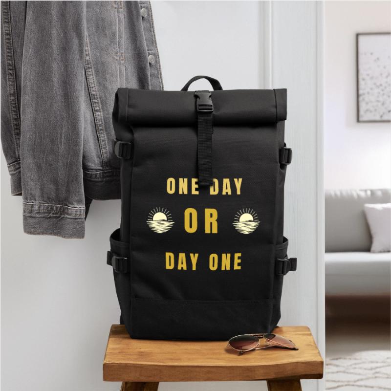 Ein Tag oder Tag Eins Motivations-Sonnenaufgangs-Zitat-Tee Rolltop Rucksack