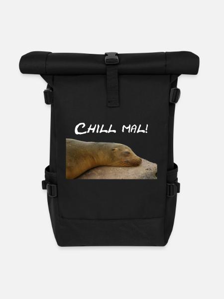 Robbe Chillt auf Stein - Rolltop Rucksack - Schwarz