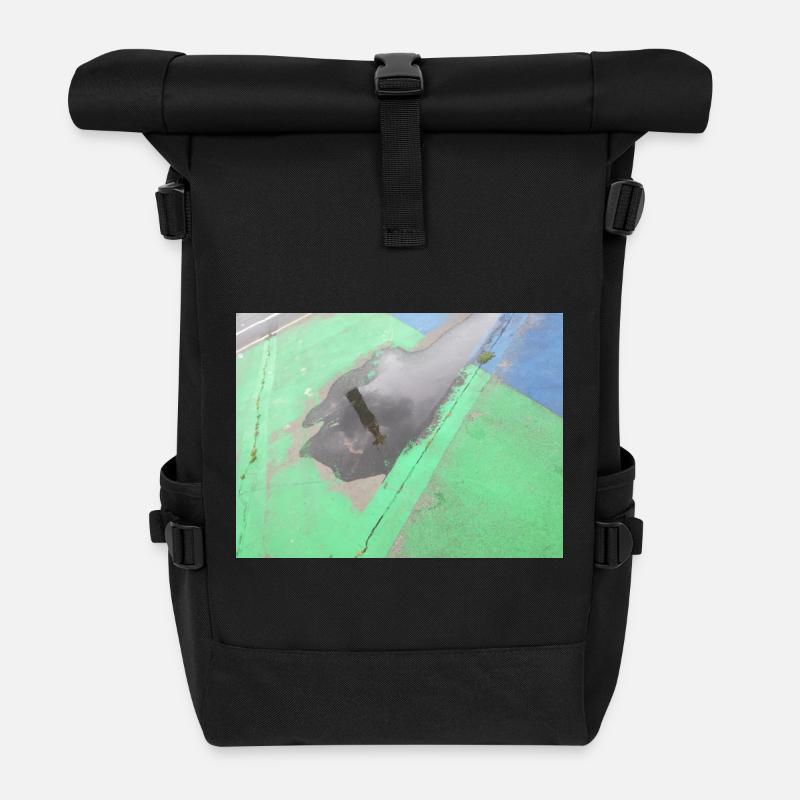 CSD Berlin (gespiegelte Siegessäule in der Pfütze) - Rolltop Rucksack - Schwarz