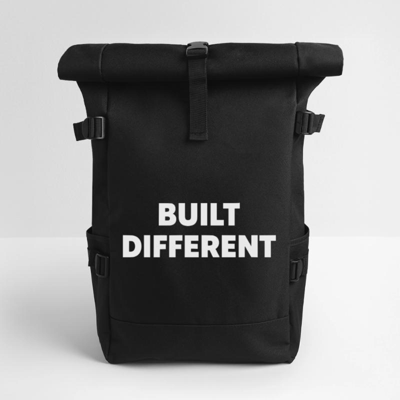 Built Different – Bold Statement Typografie Rolltop Rucksack