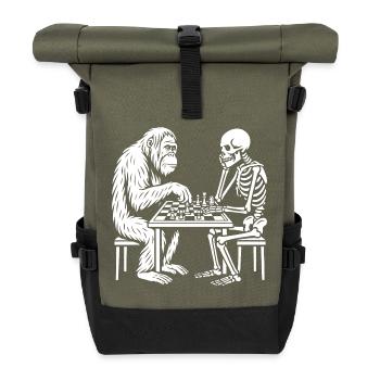 Primaten-gegen-Skelett-Schachduell - Rolltop Rucksack - Olive/Schwarz - Vorne