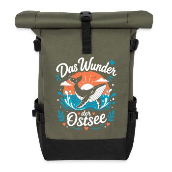 Wunder der Ostsee – Wal & Sonne - Rolltop Rucksack - Olive/Schwarz - Vorne