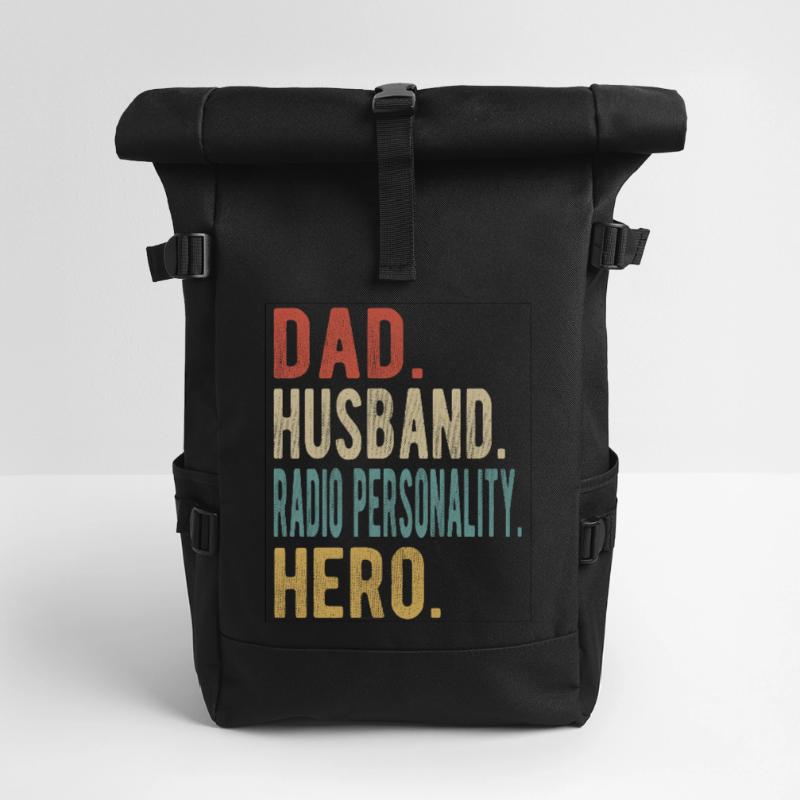 Radiomoderator Papa Ehemann Held Rolltop Rucksack