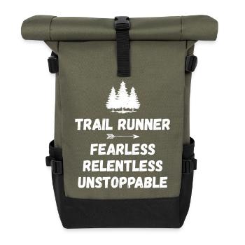 Trail Runner - Furchtlos. Unerbittlich. Unaufhaltsam. - Rolltop Rucksack - Olive/Schwarz - Vorne