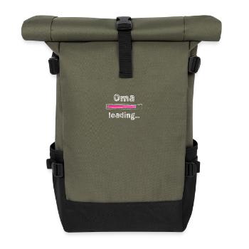 Oma 2023 loading Omi Gandma Oma - Rolltop Rucksack - Olive/Schwarz - Vorne