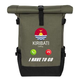 Kiribati ruft an Lusiger Flaggen Spruch - Rolltop Rucksack - Olive/Schwarz - Vorne