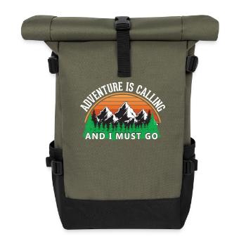 Das Abenteuer ruft Wandershirt - Rolltop Rucksack - Olive/Schwarz - Vorne