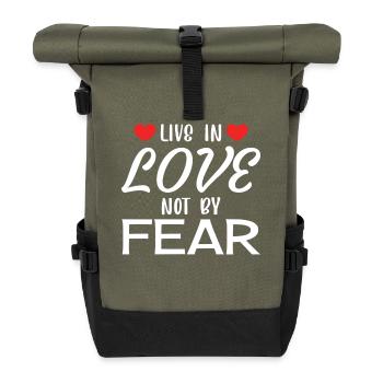 Lebe aus Liebe, nicht aus Angst - Romantisches Liebeszitat - Rolltop Rucksack - Olive/Schwarz - Vorne