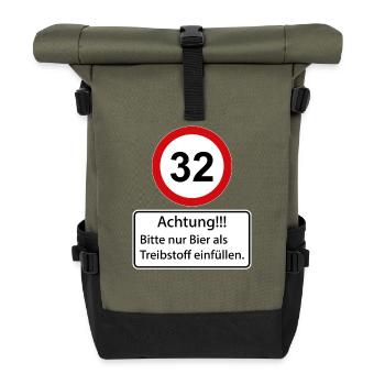 32 Achtung nur Bier als Treibstoff einfüllen - Rolltop Rucksack - Olive/Schwarz - Vorne