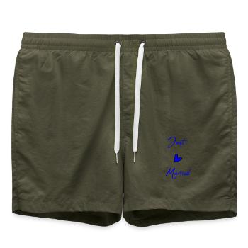 PAAR. GERADE VERHEIRATET. Junggesellinnenabschied. VALENTINSTAG. LIEBE. - Badeshorts - Olive - Vorne - AI Model Male 185 light (185cm)