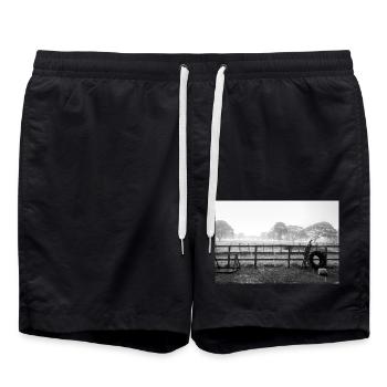 à la ferme sous la pluie - Short de bain - noir - Devant - AI Model Male 185 light (185cm)