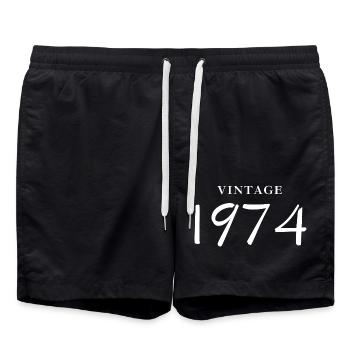 Jahrgang 1974 - Geschenkidee zum Geburtstag - Badeshorts - Schwarz - Vorne - AI Model Male 185 light (185cm)