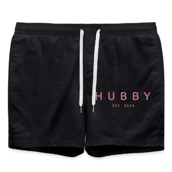 Hubby Est. 2023 Fiançailles pour le mariage du marié - Short de bain - noir - Devant - AI Model Male 185 light (185cm)