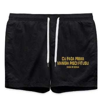 Trinacria T-Shirt Sizilien Sizilianisches Sprichwort - Badeshorts - Schwarz - Vorne - AI Model Male 185 light (185cm)