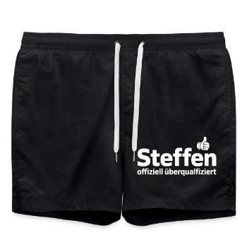 Steffen Offiziell Überqualifiziert - Badeshorts - Schwarz - Vorne - AI Model Male 185 light (185cm)