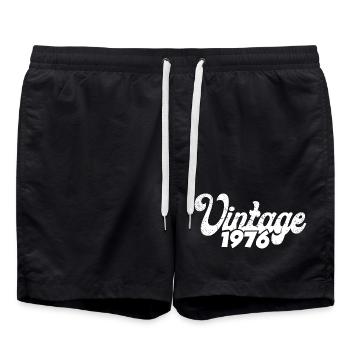 Vintage 1976 Retro Schriftzug - Badeshorts - Schwarz - Vorne - AI Model Male 185 light (185cm)