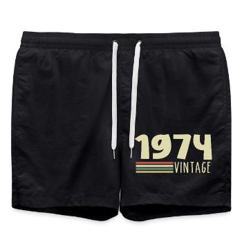 1974-Jubiläum-1974-Retro-1974 - Badeshorts - Schwarz - Vorne - AI Model Male 185 light (185cm)