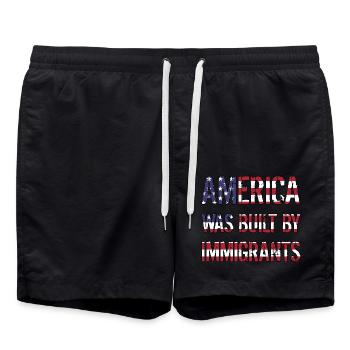 AMERICA WAS BUILT BY IMMIGRANTS Flüchtlingsrechte - Badeshorts - Schwarz - Vorne - AI Model Male 185 light (185cm)