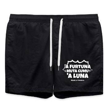 T-Shirt Kalabrien Sprichwort Kalabrien Glück - Badeshorts - Schwarz - Vorne - AI Model Male 185 light (185cm)