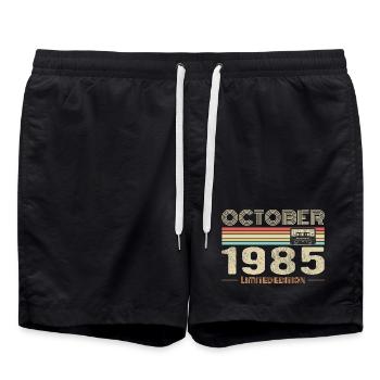 Geburtstag Oktober 1985 - Badeshorts - Schwarz - Vorne - AI Model Male 185 light (185cm)